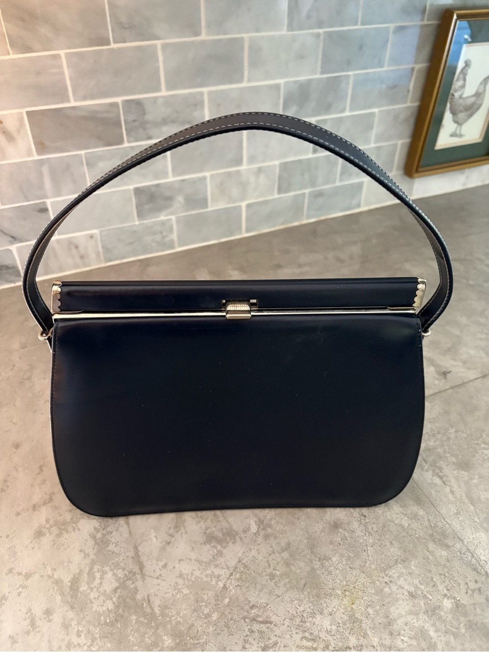 Vintage 1950s or 1960s Naturalizer frame bag a top handle and a gold-tone clasp.